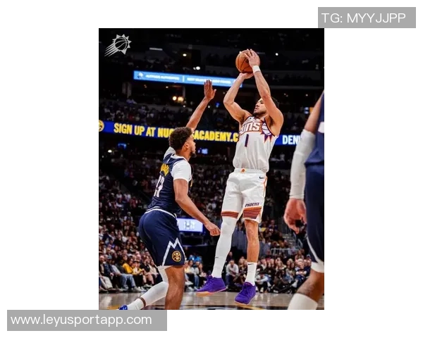 布克遭遇严密防守表现平平13投5中三分球命中率低迷仅得18分6失误